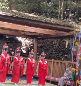 2025年 巫女の舞 in 風穴